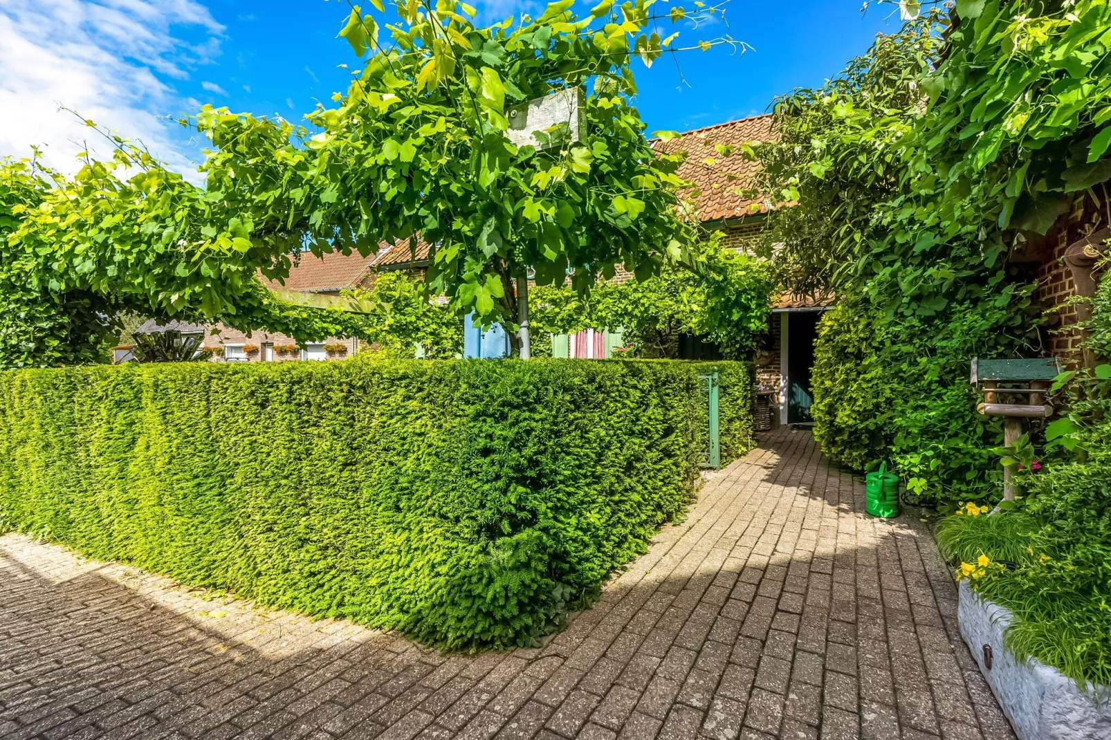 In de oude Bedstee-Buitenkant zomer