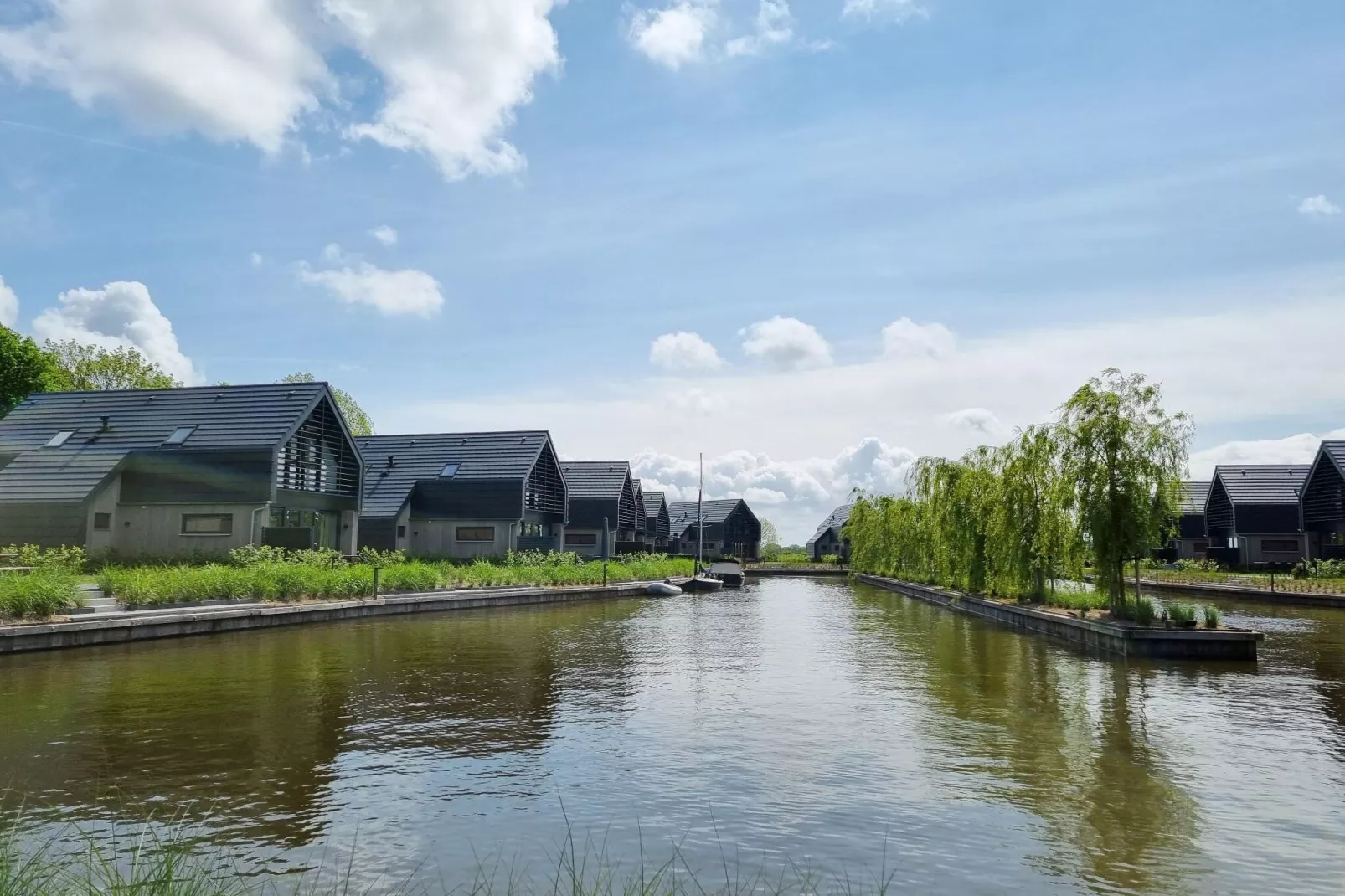 Watervilla Fiiftjin-Buitenkant zomer