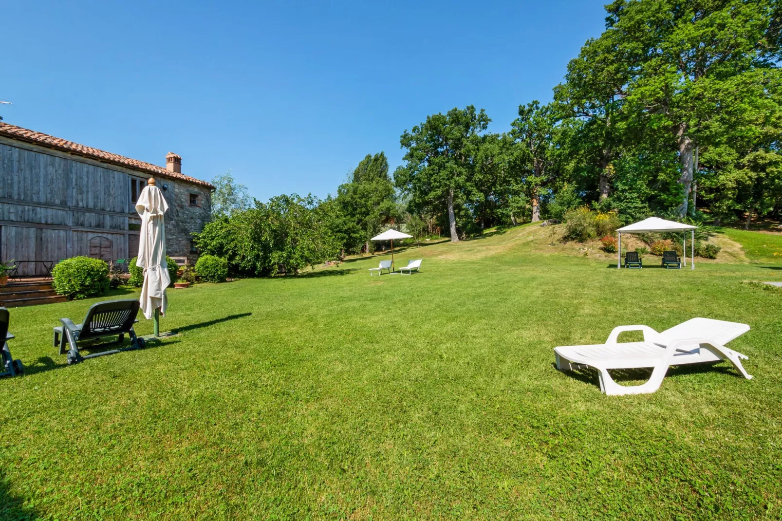 Locanda le Querce-Tuinen zomer