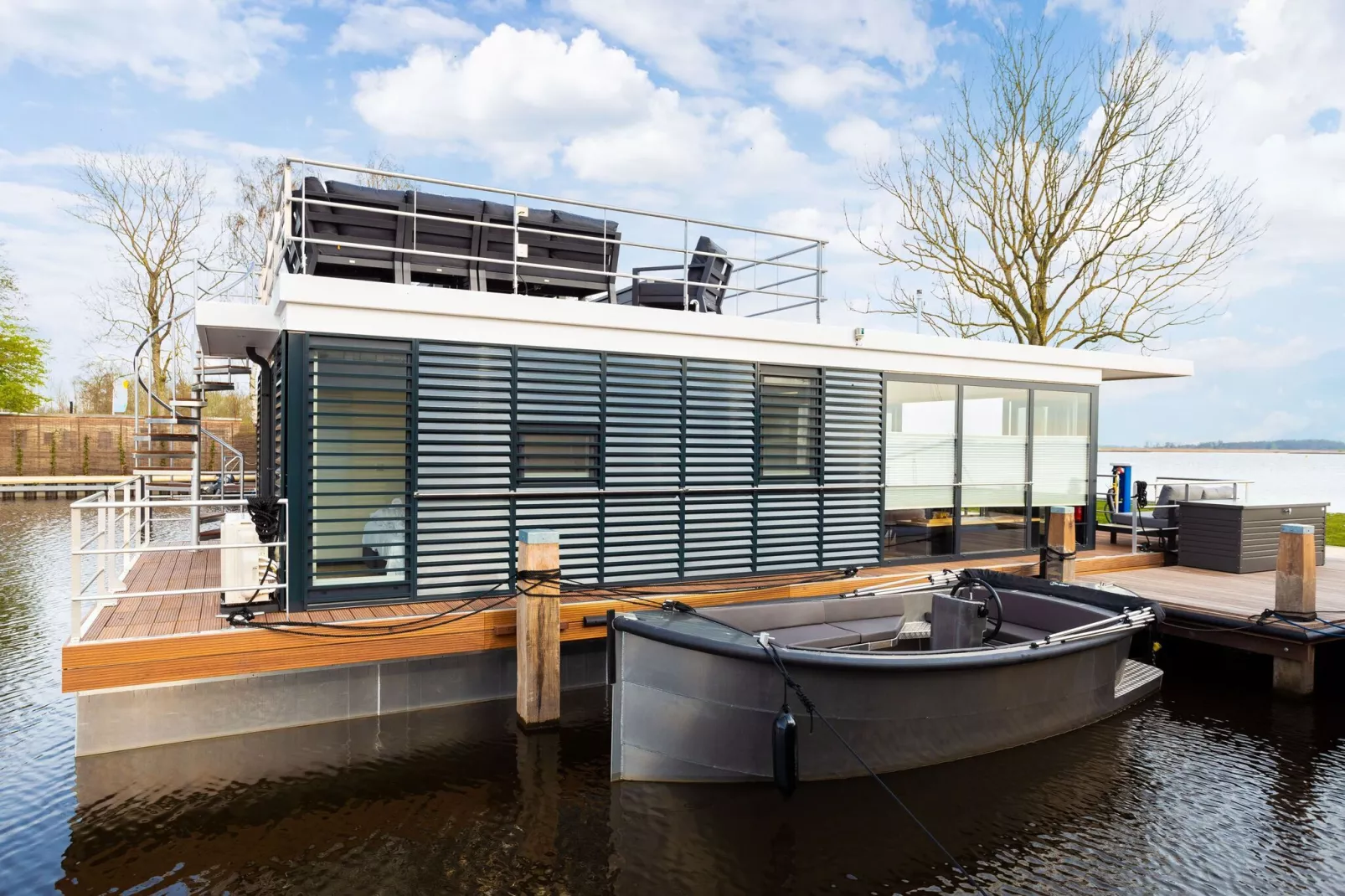 Houseboat 'de Valreep' met tuin - Paviljoenwei 2