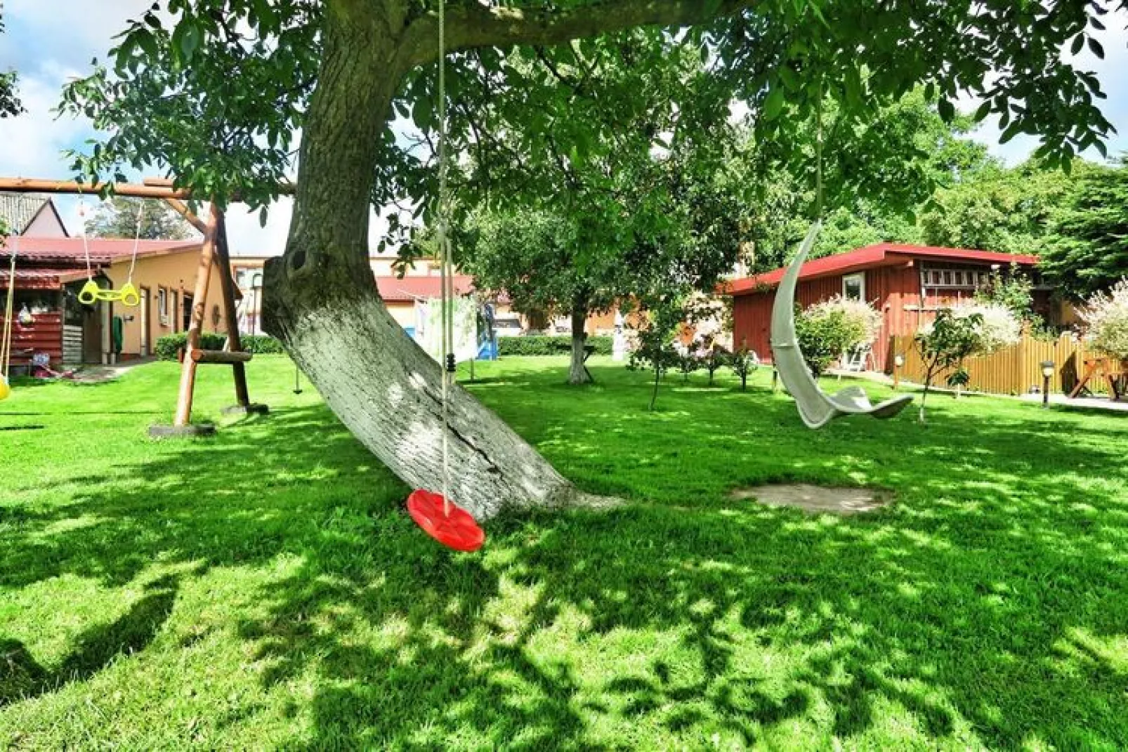 Domek letniskowy ROMEK Ostrowiec Slawienski-Tuinen zomer