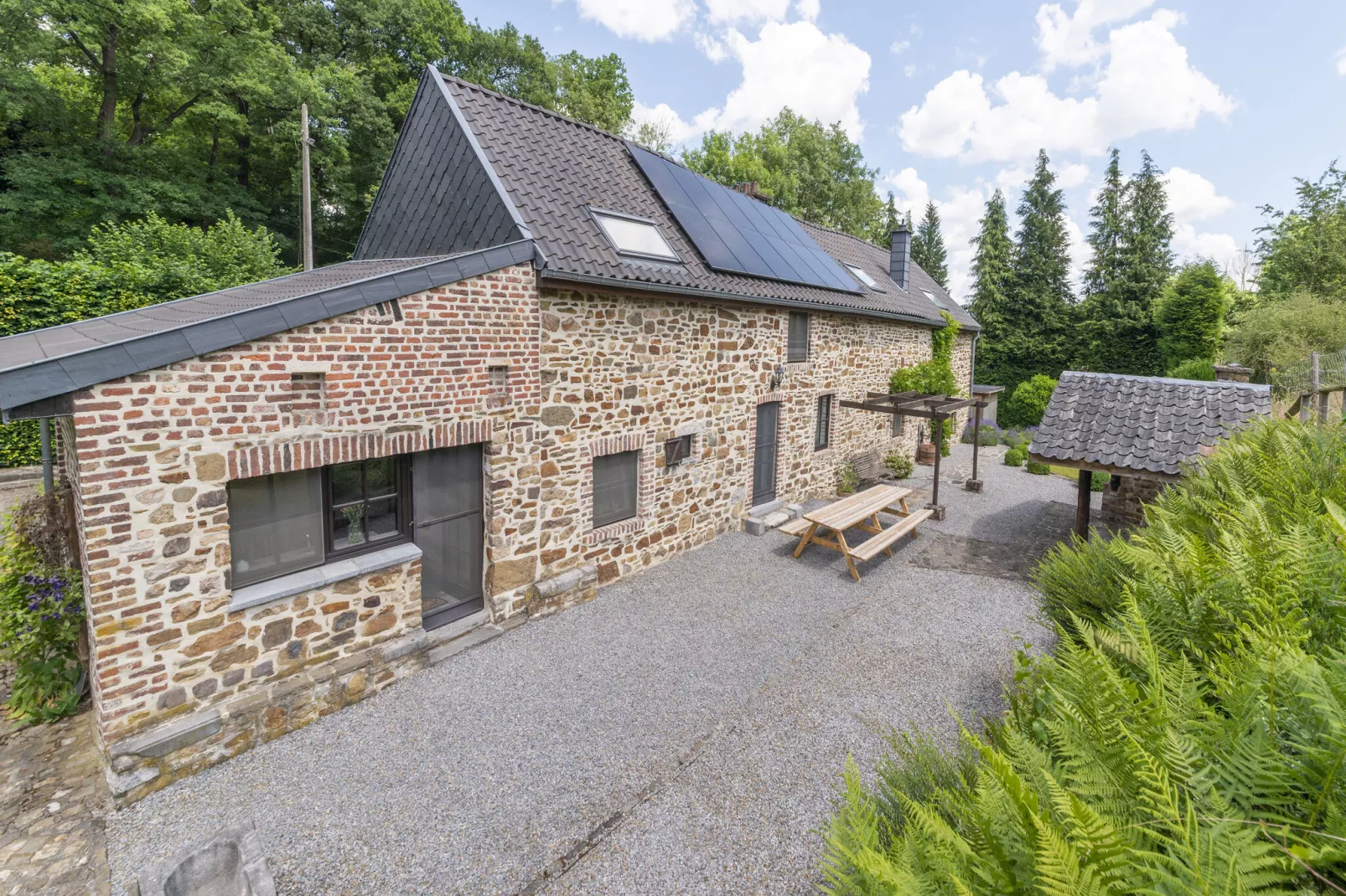 La Ferme Authentique-Buitenkant zomer