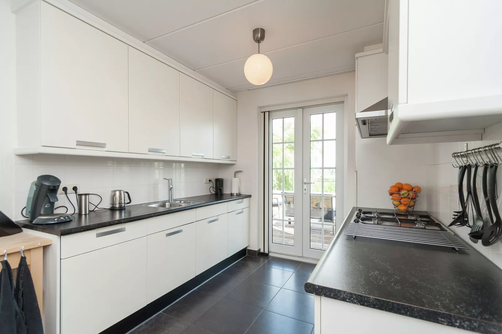 Moderne schiphuiswoning in Stavoren-Keuken