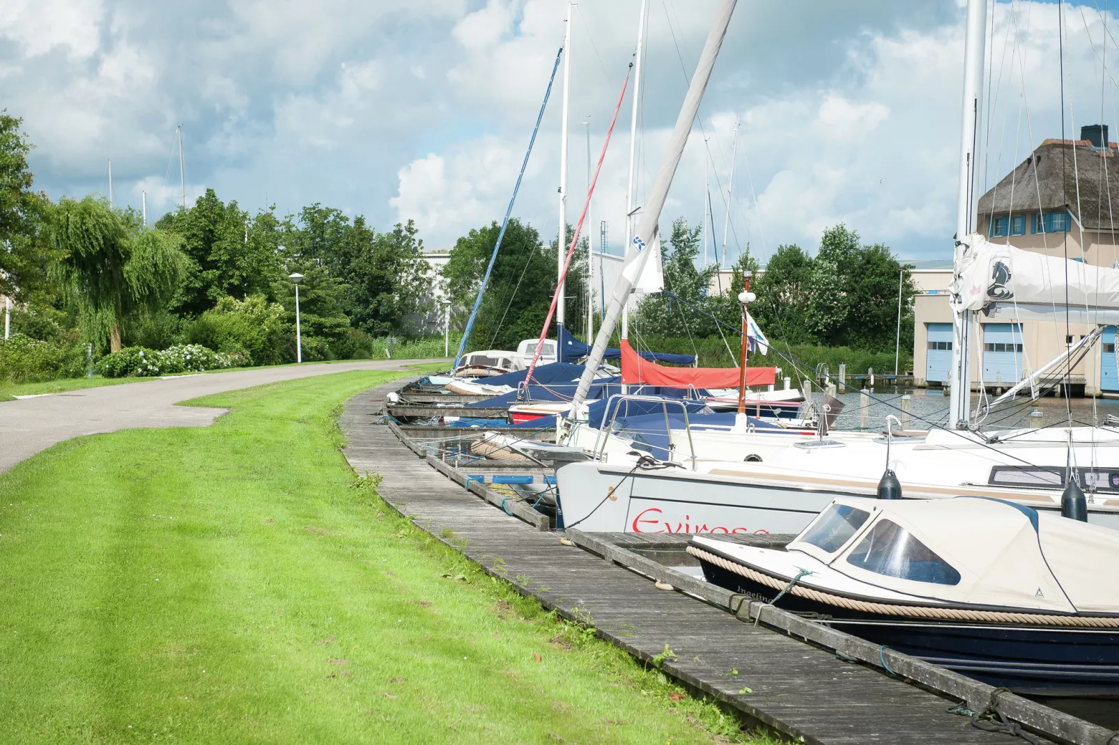 Moderne schiphuiswoning in Stavoren-Gebieden zomer 1km