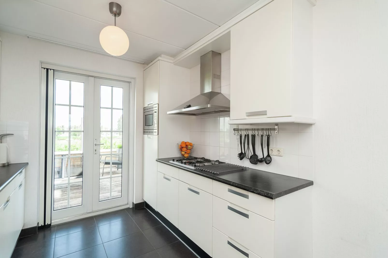 Moderne schiphuiswoning in Stavoren-Keuken