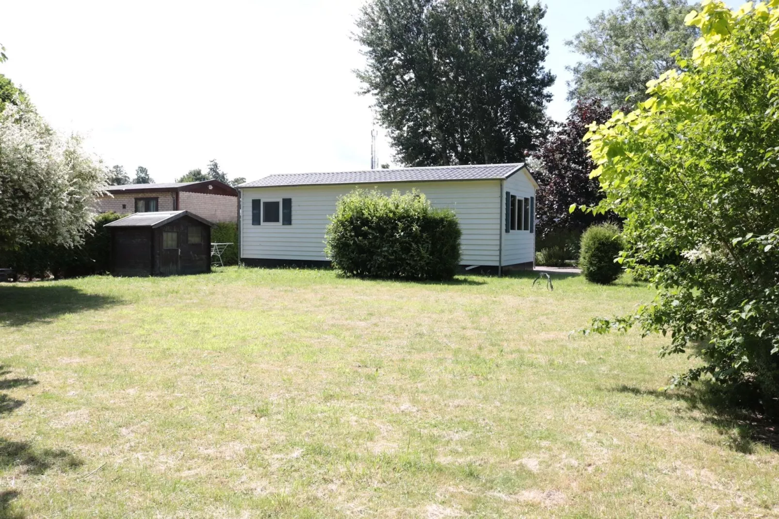 Recreatiepark de Friese Wadden 1-Tuinen zomer