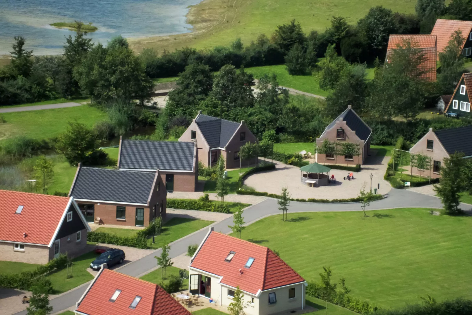 Vakantiepark Eigen Wijze 3-Buitenkant zomer