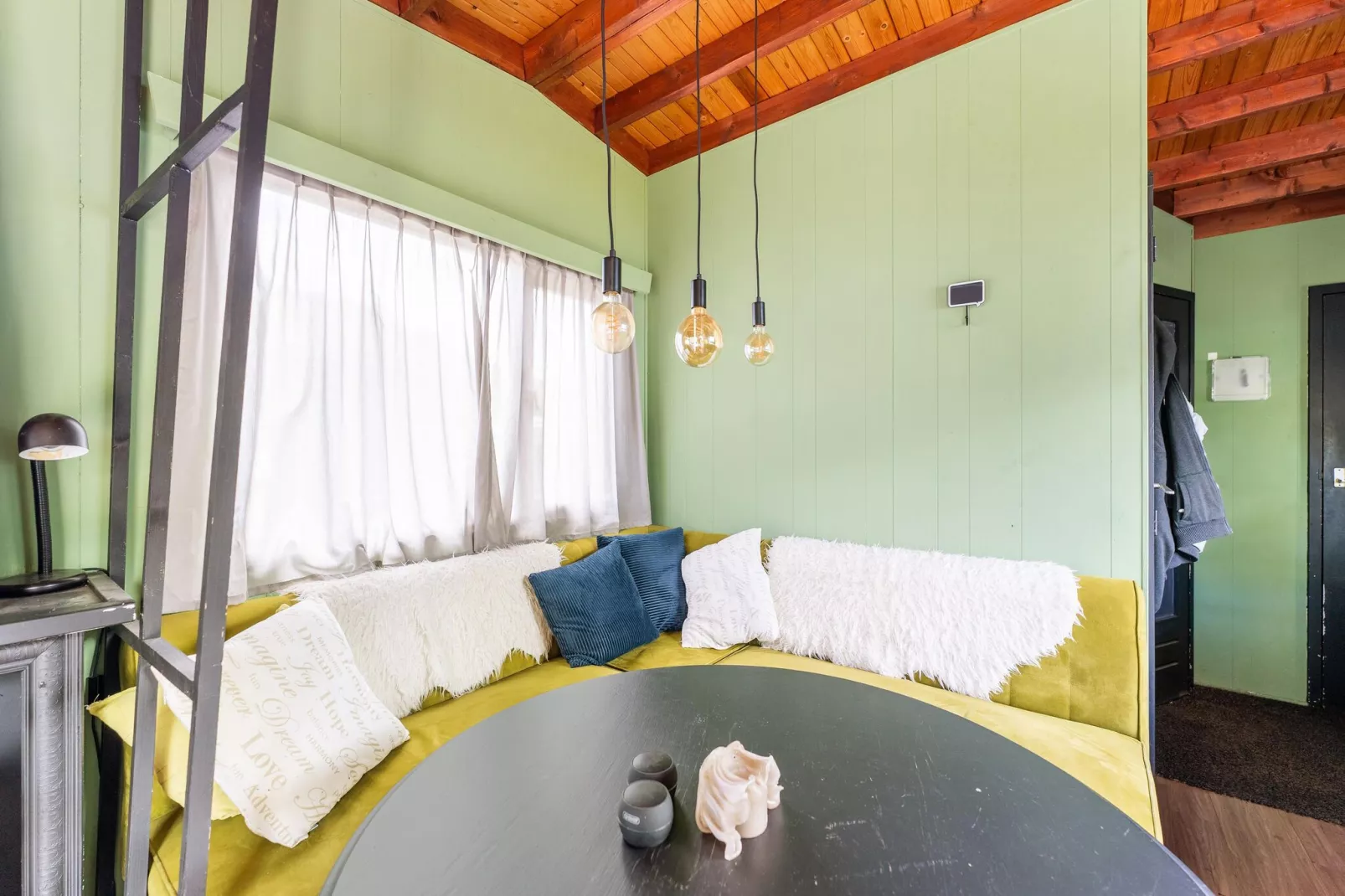 Chalet 't Veentje-Eetkamer