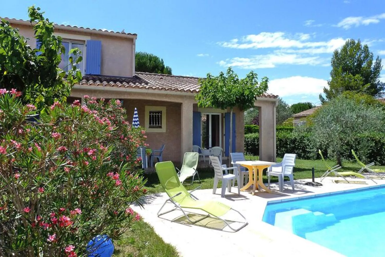 Ferienhaus in Vaison-la-Romaine-Buitenkant zomer