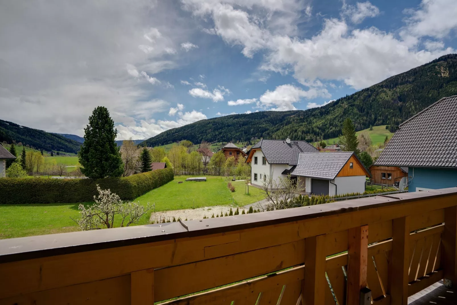 Chalet Mauterndorf-Uitzicht zomer