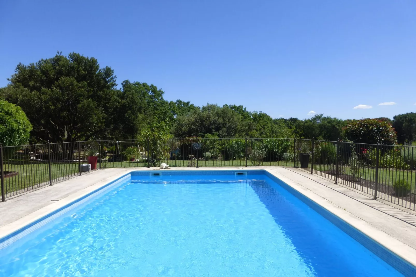 Ferienhaus in L'Isle-sur-la-Sorgue-Zwembad