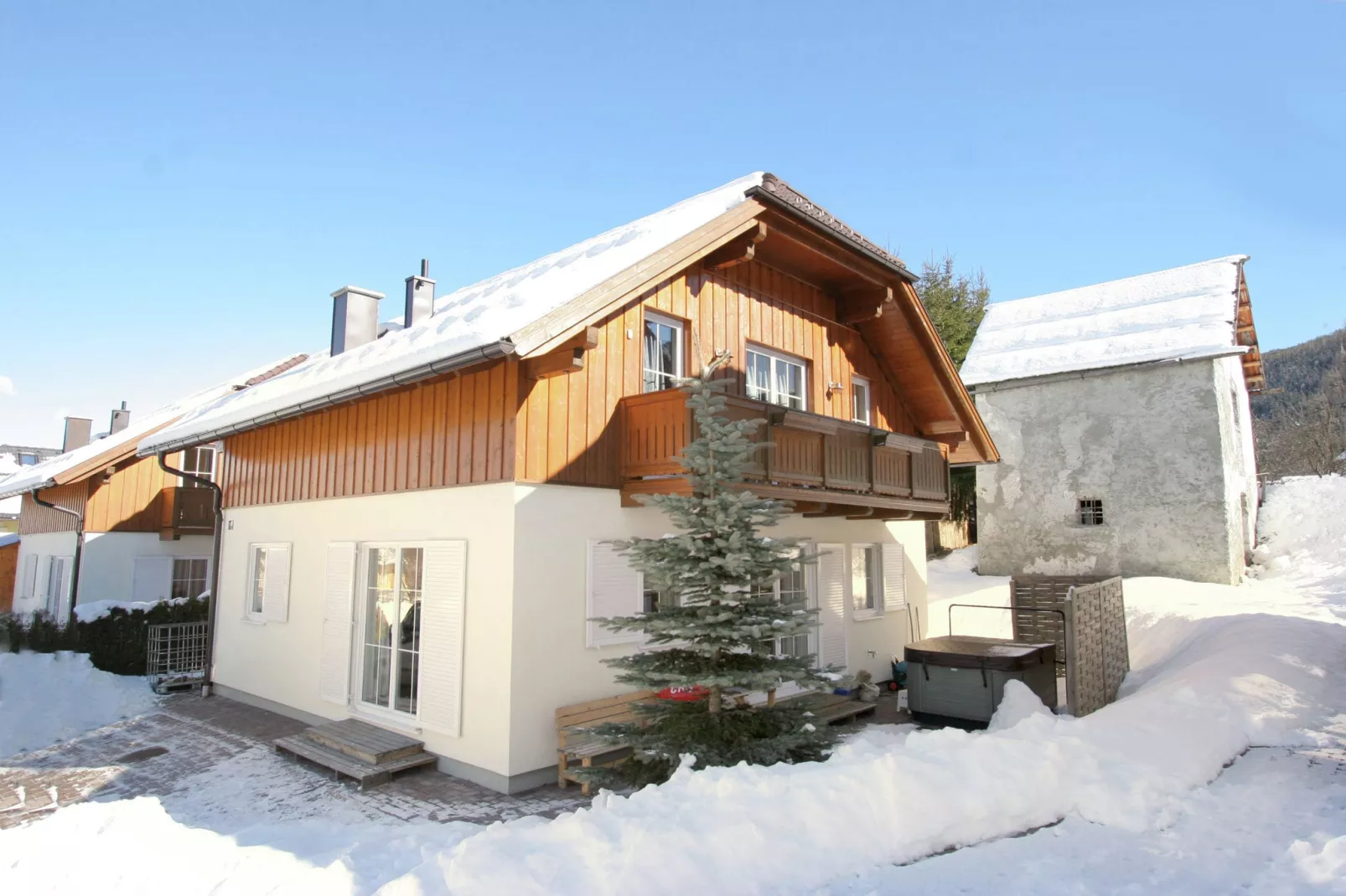 Chalet an der Piste-Exterieur winter