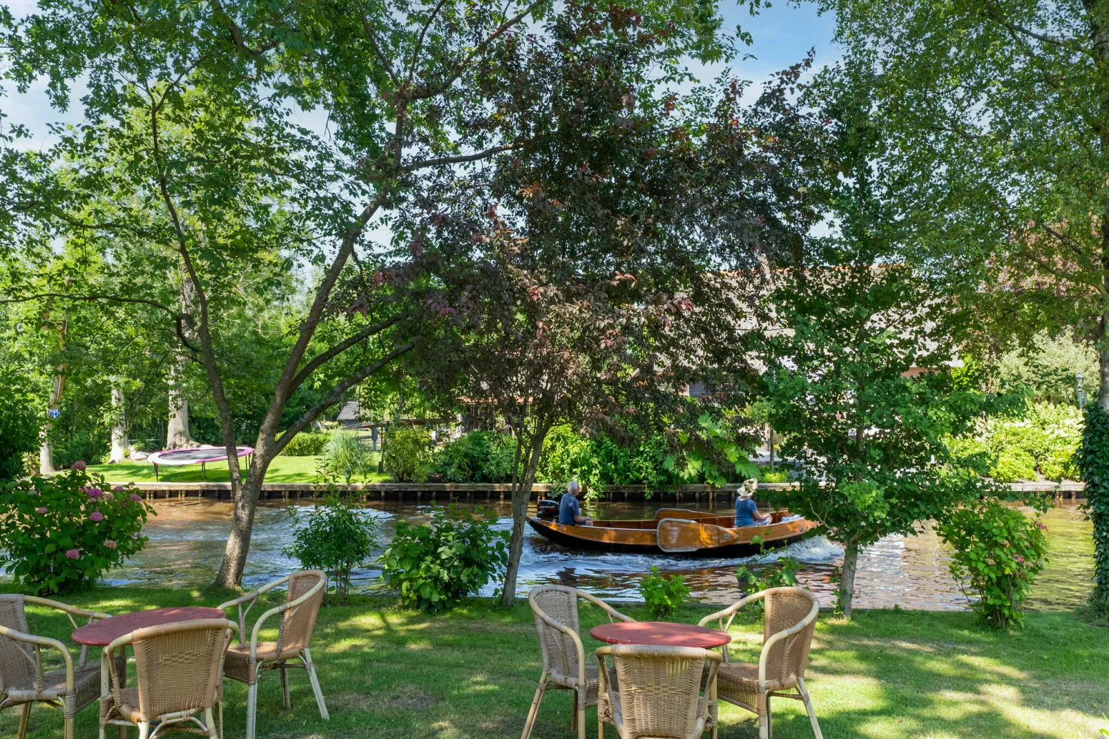 Hoeve Ginette - benedenverdieping-Tuinen zomer