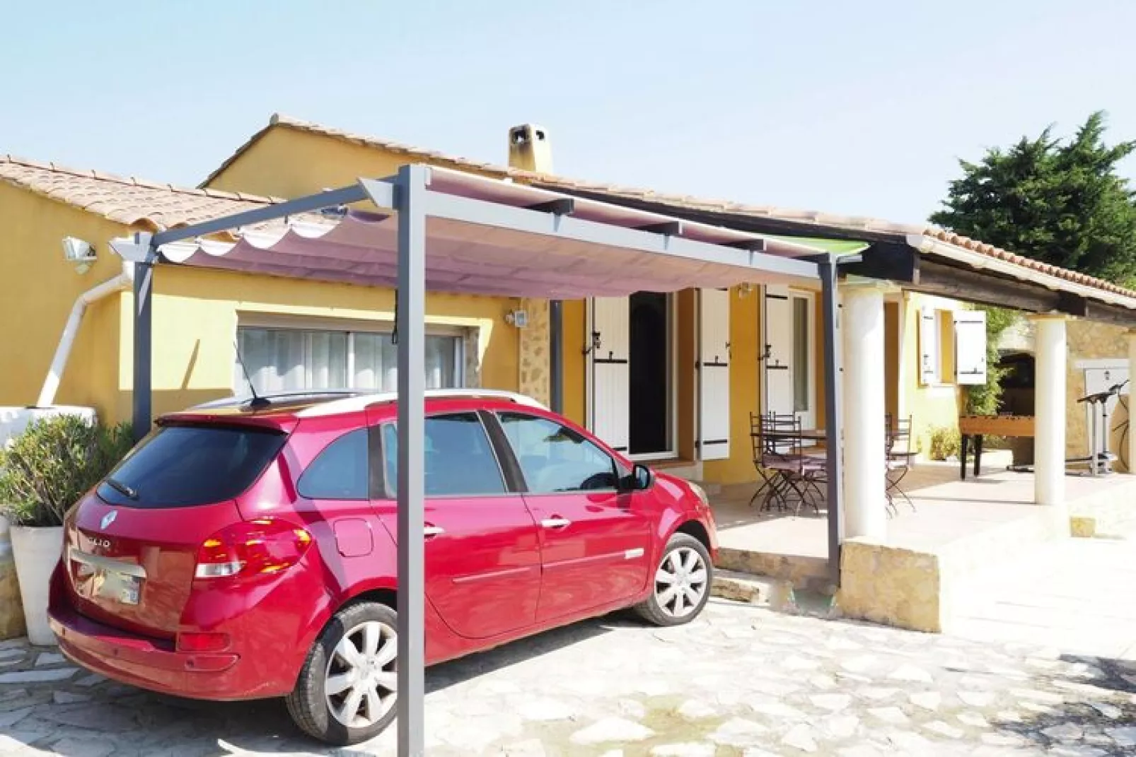 Ferienhaus in Roaix-Terrasbalkon