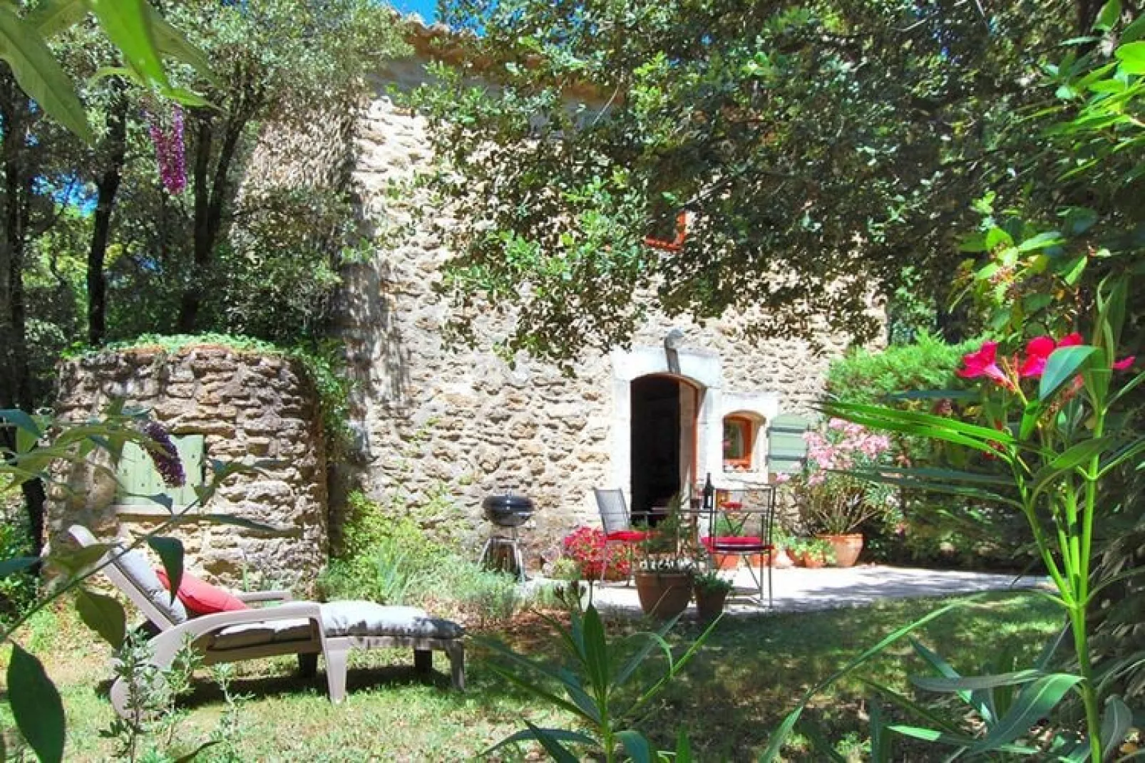 Ferienhaus in Grignan-Tuinen zomer