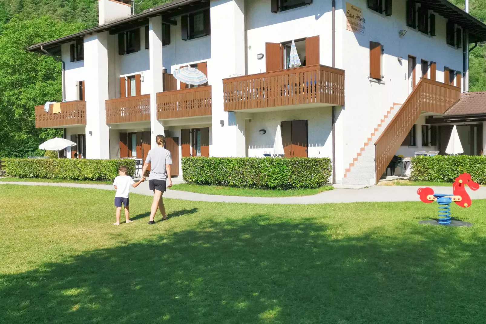 Gezellig vakantiehuis bij het Ledromeer met een grote tuin-Tuinen zomer