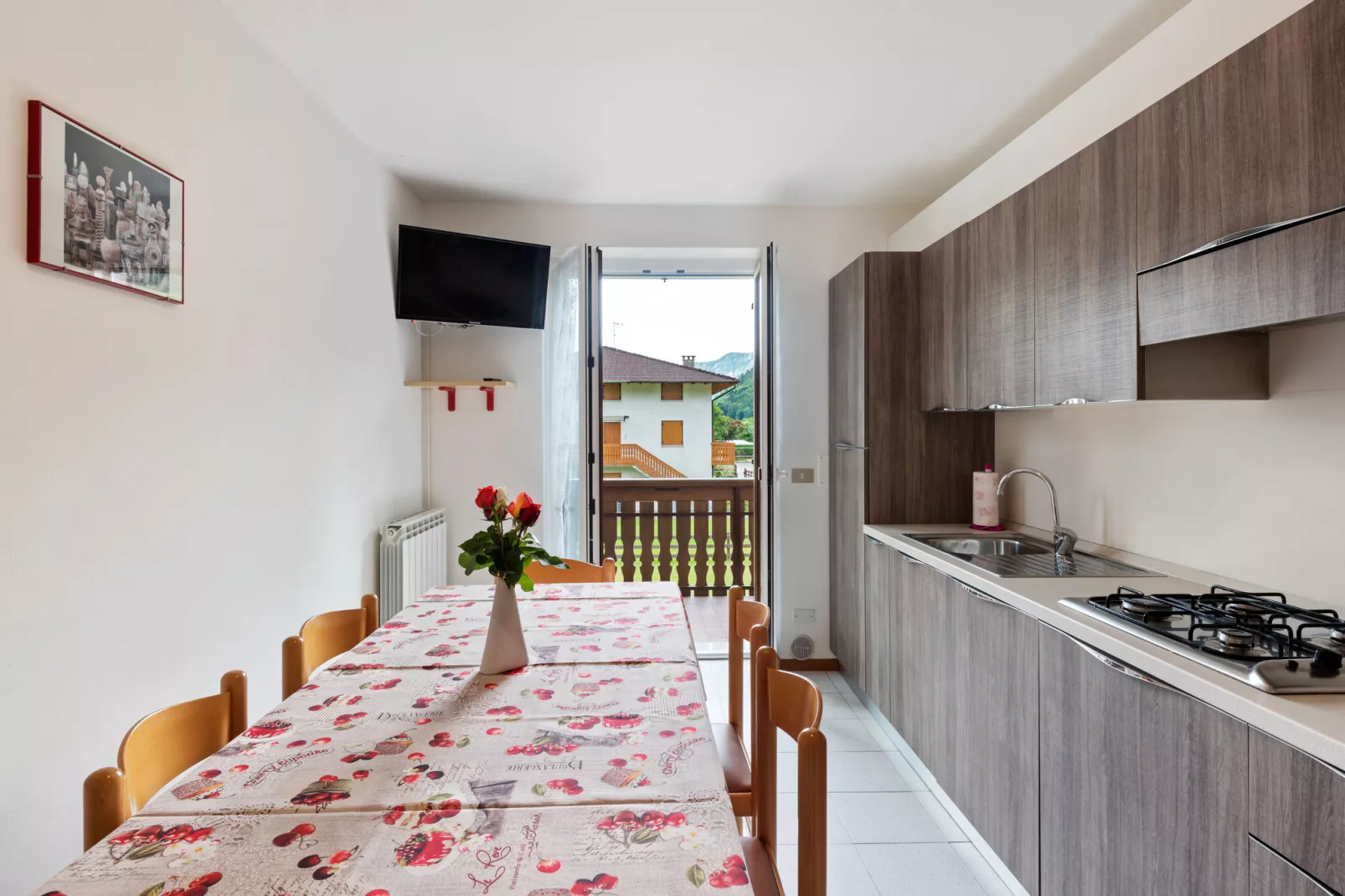Gezellig vakantiehuis bij het Ledromeer met een grote tuin-Eetkamer
