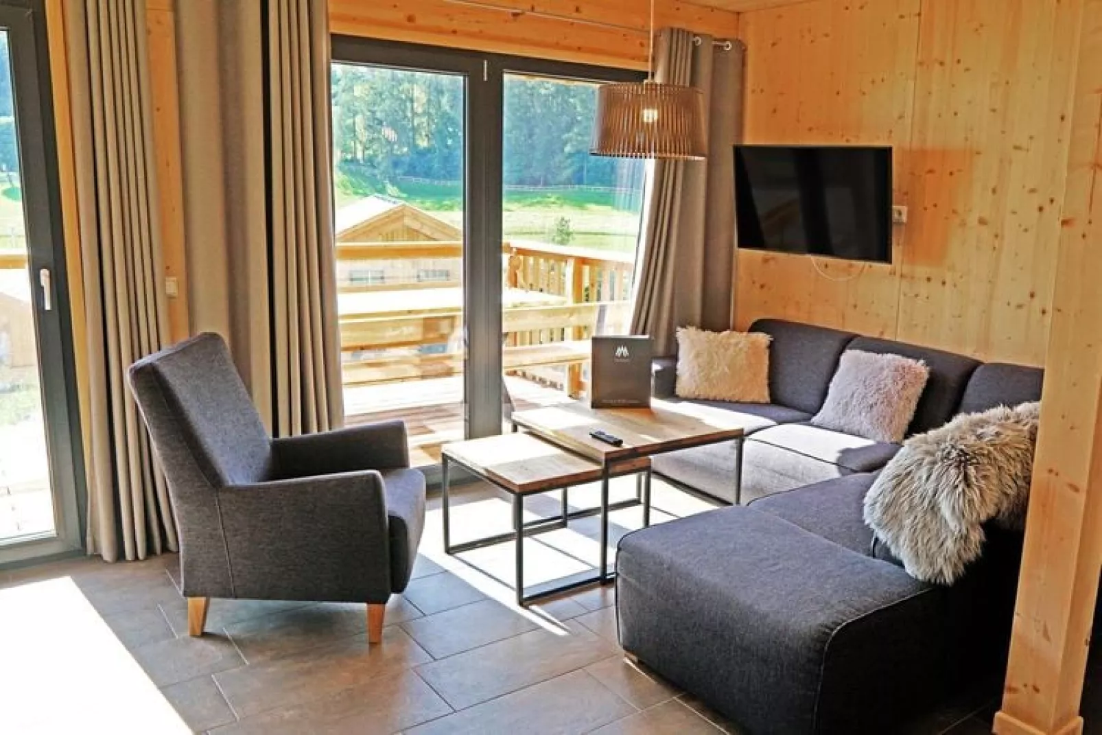 Chalets Bergeralm, Steinach am Brenner-Wellness Chalet-Woonkamer