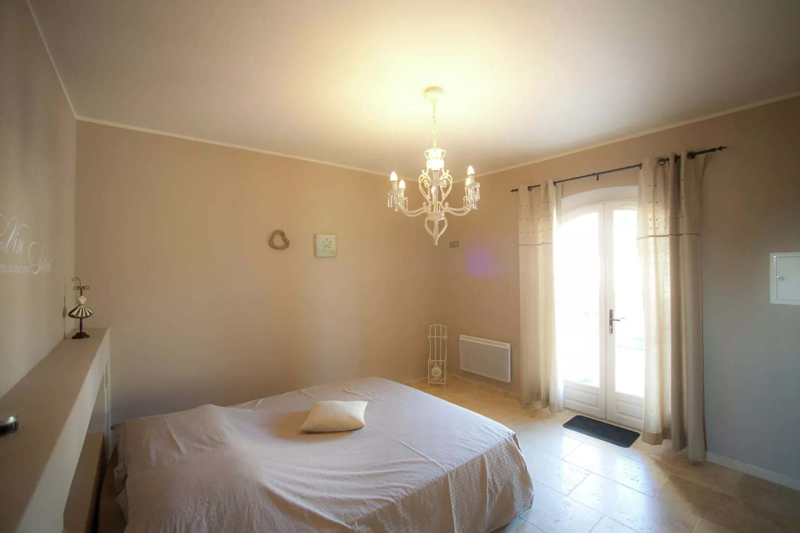 La Colline de Rêve plus 4 gîtes-Slaapkamer