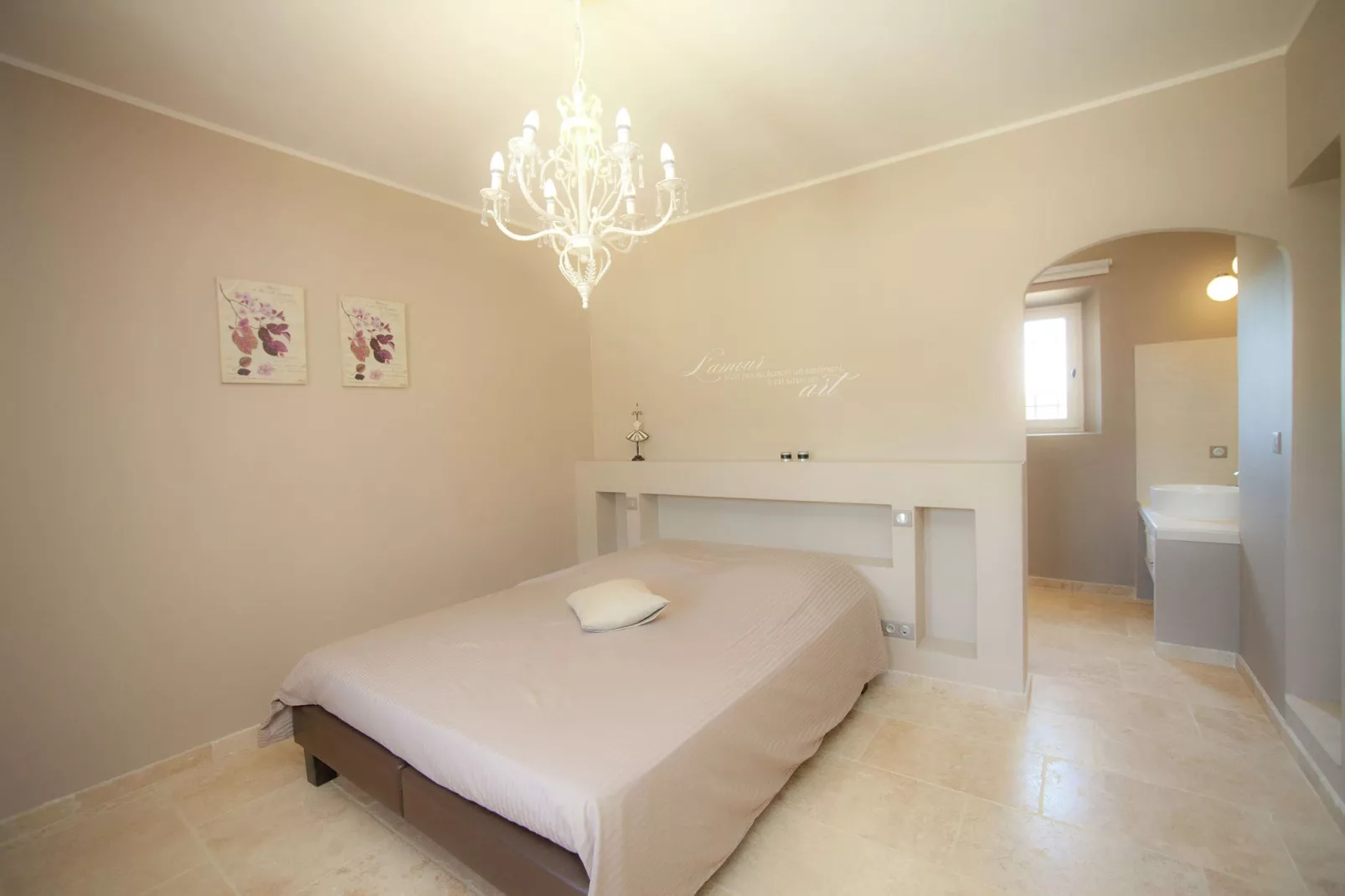 La Colline de Rêve plus 4 gîtes-Slaapkamer