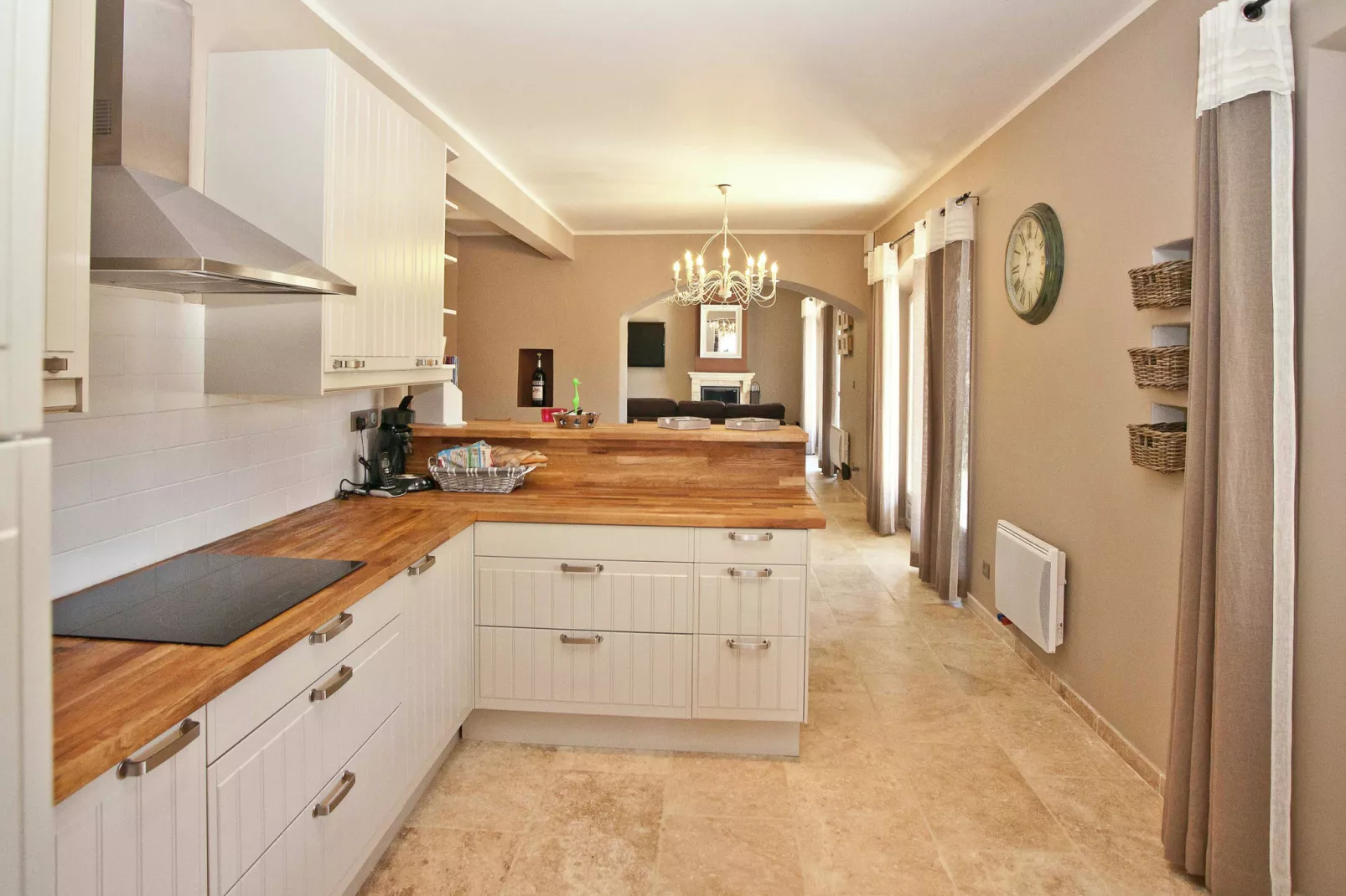 La Colline de Reves plus 3 gites-Keuken