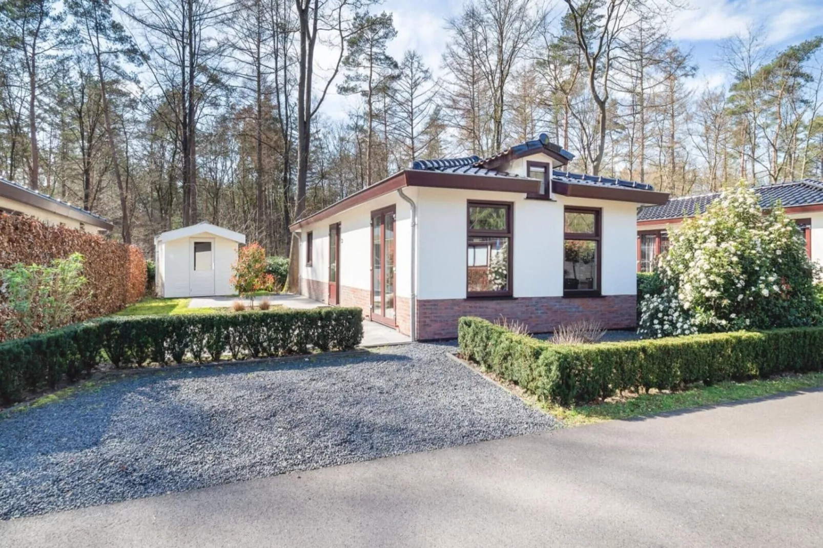 Sfeervolle wellness bungalow met tuin, in natuurrijk gebied