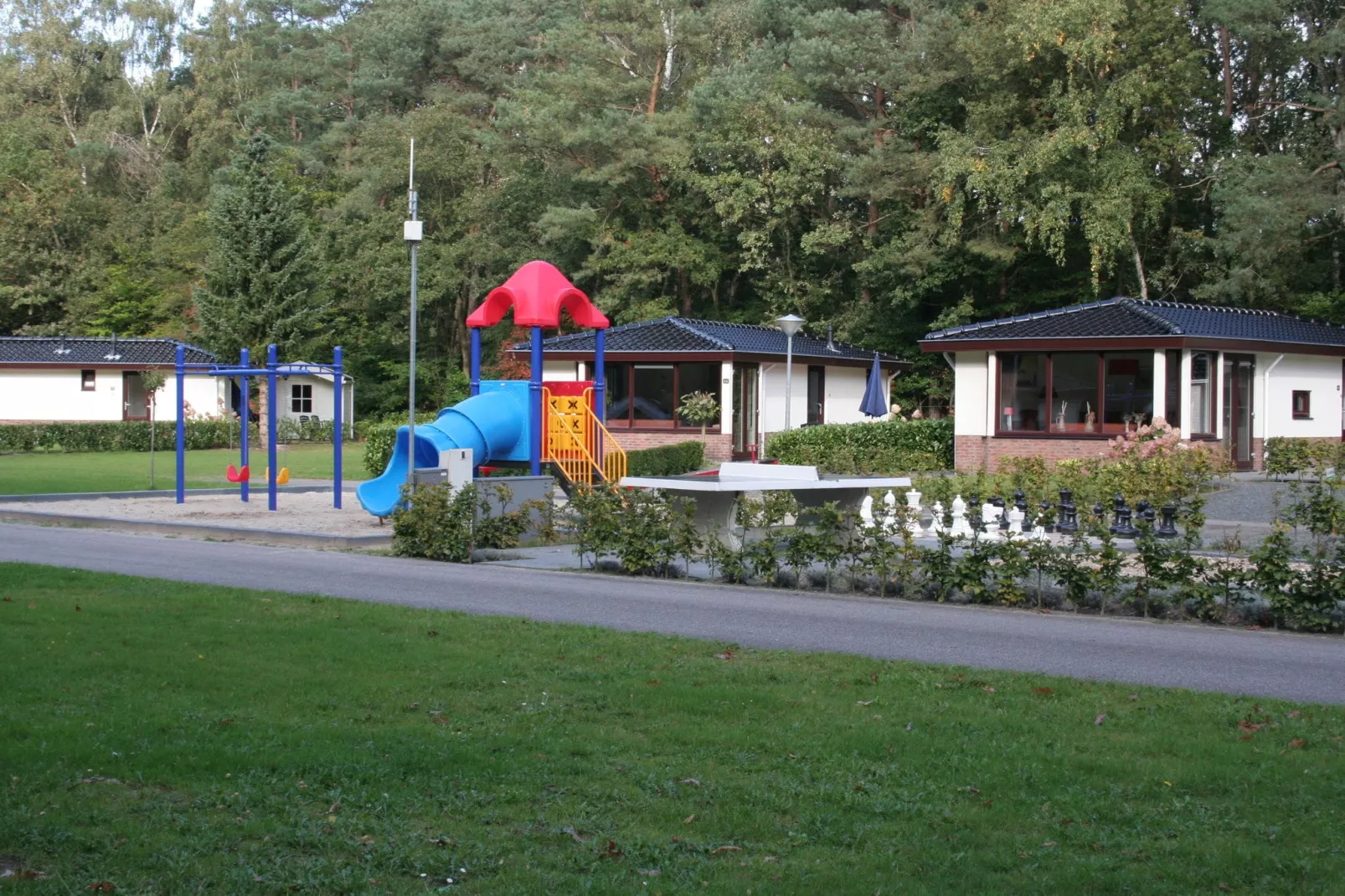 Sfeervolle wellness bungalow met tuin, in natuurrijk gebied-Parkfaciliteiten