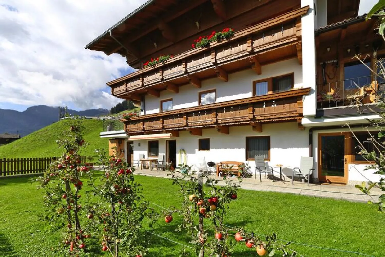 Apartments home, Hippach im Zillertal-WHG klein EG-Buitenkant zomer