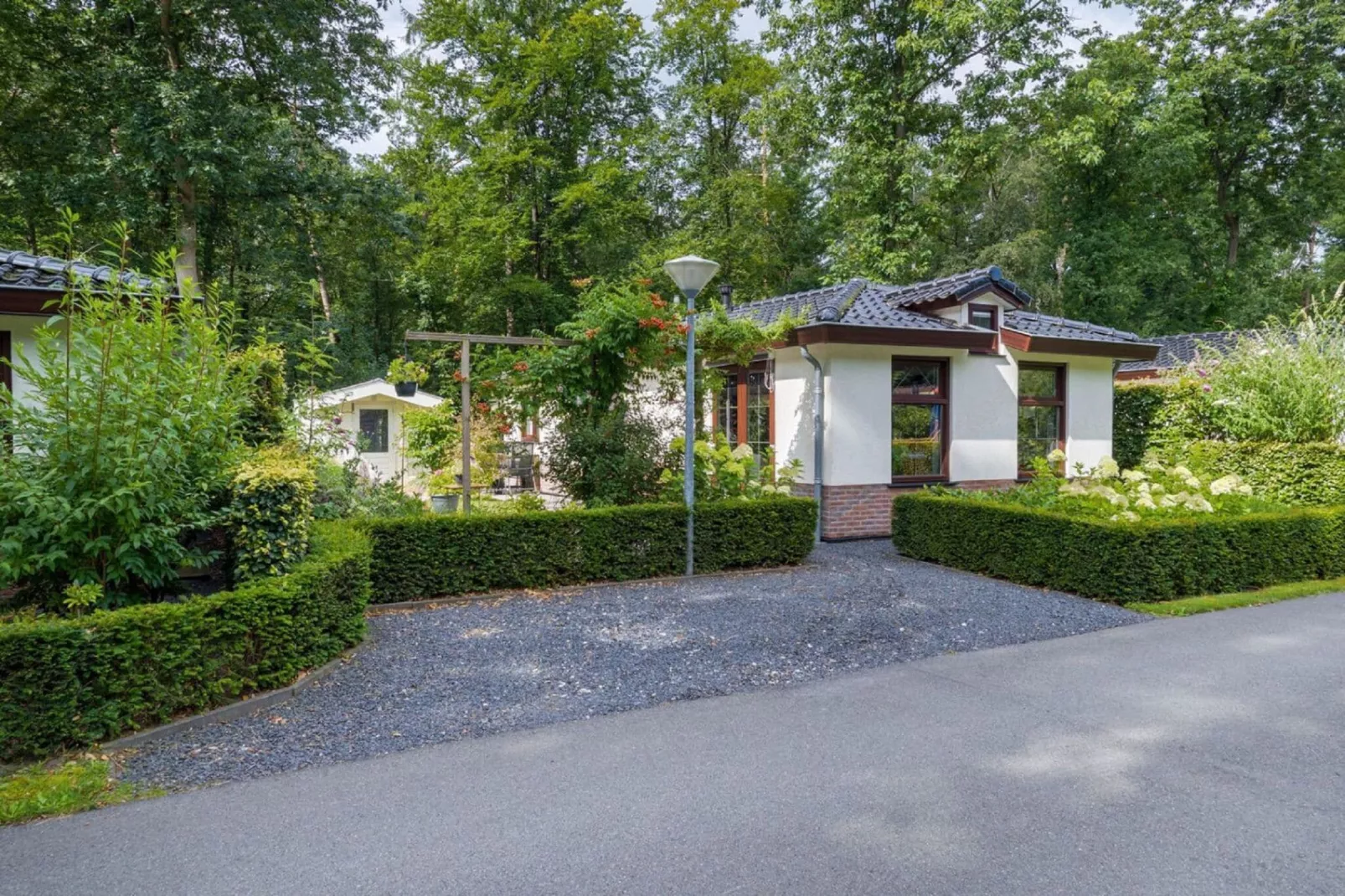 Fraai chalet met sauna, gelegen aan de bosrand