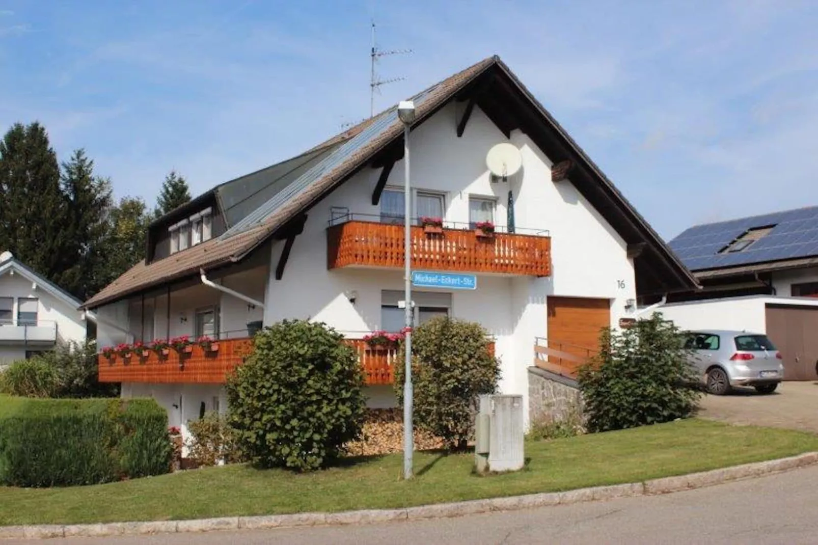 Gästehaus Hauber-Buitenkant zomer