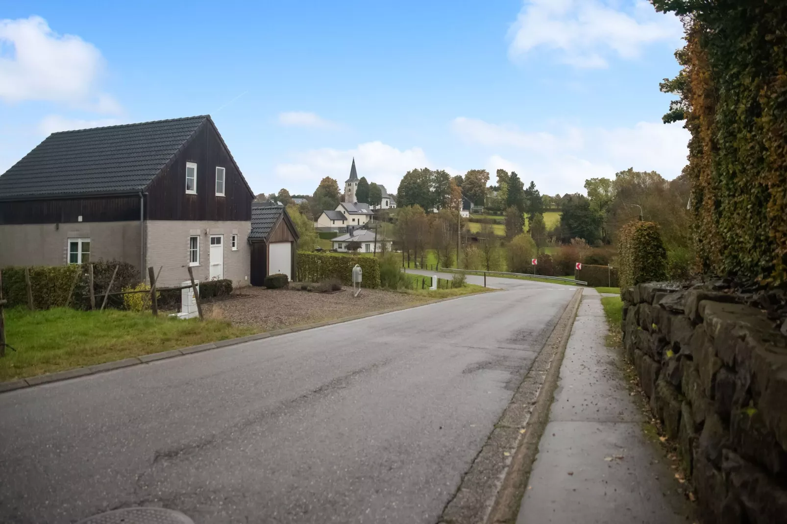 Charmante habitation avec Sauna infrarouge à Wirtzfeld-Gebieden zomer 1km