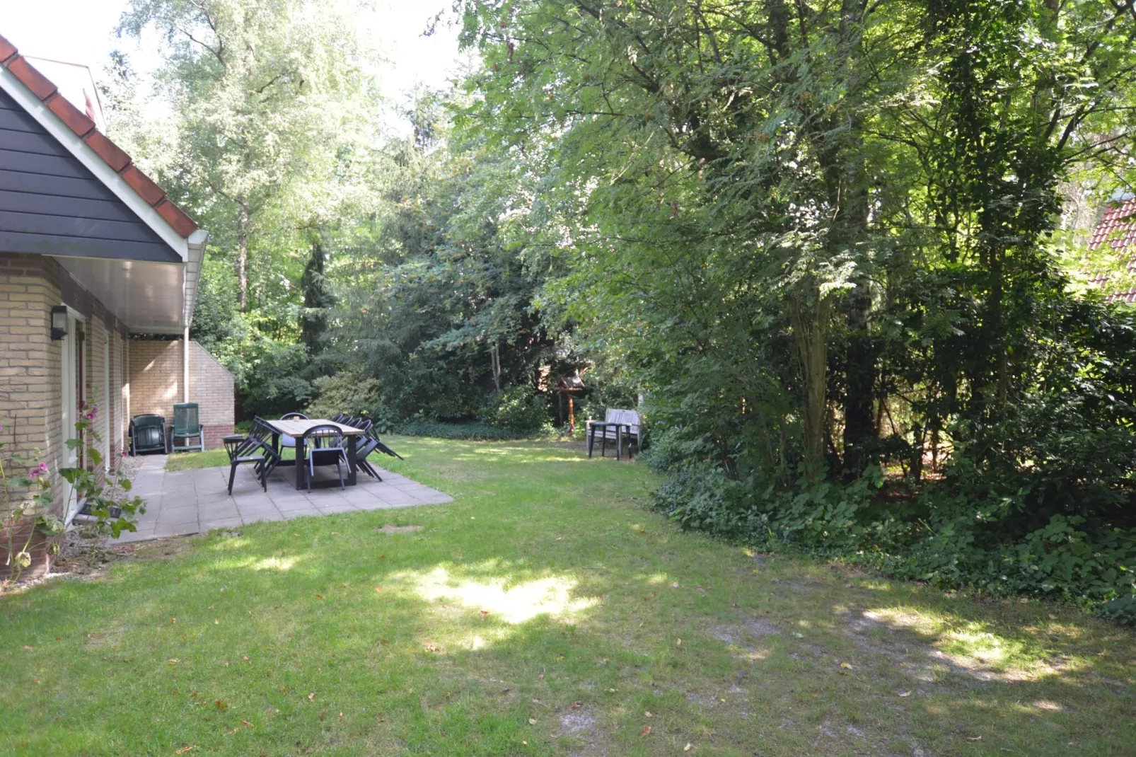Buitenplaats Berg en Bos nummer 43-Tuinen zomer