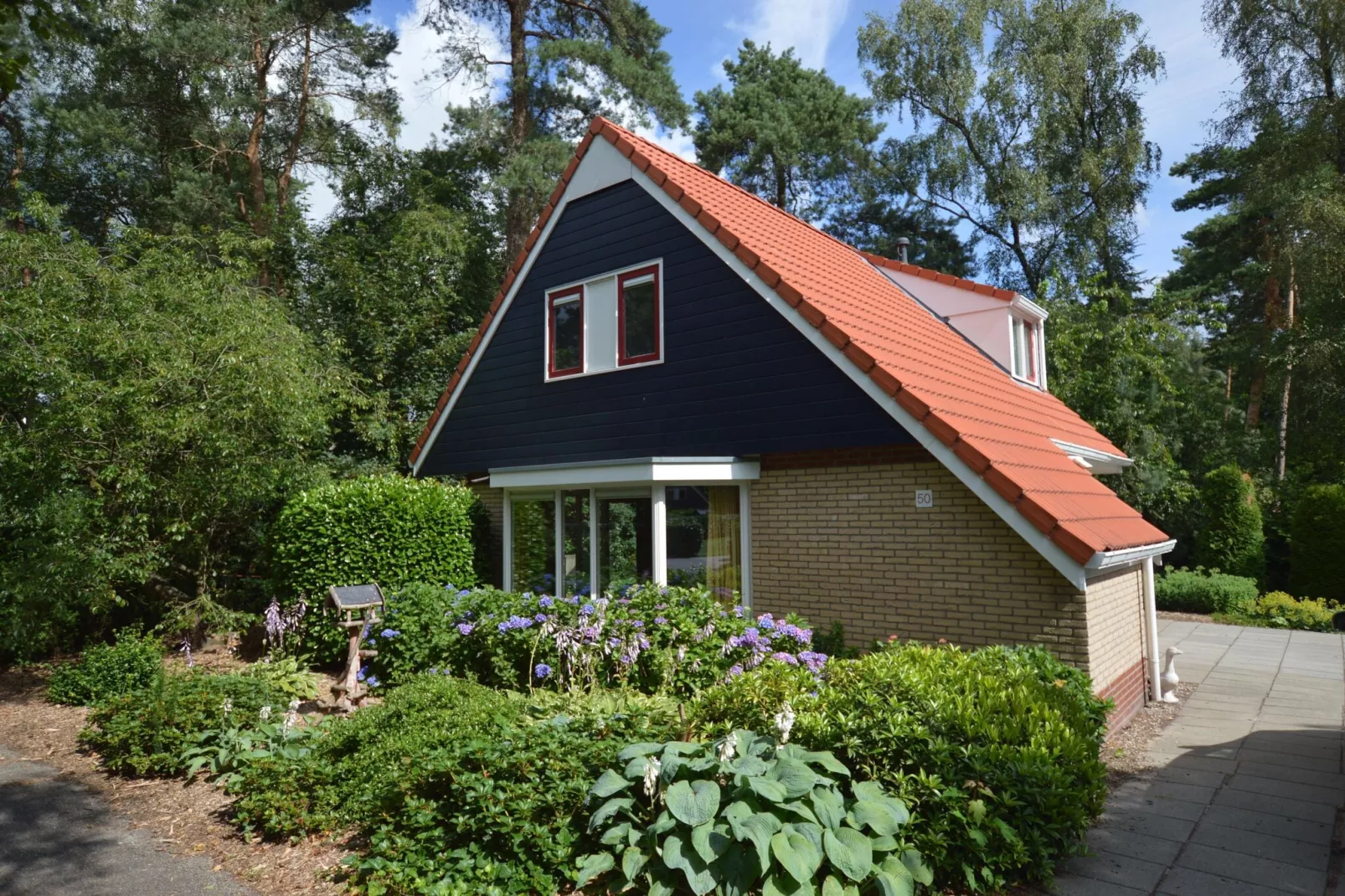 Buitenplaats Berg en Bos nr 50-Buitenkant zomer