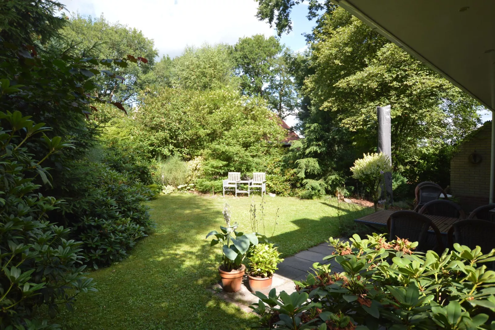 Buitenplaats Berg en Bos nummer 42-Tuinen zomer
