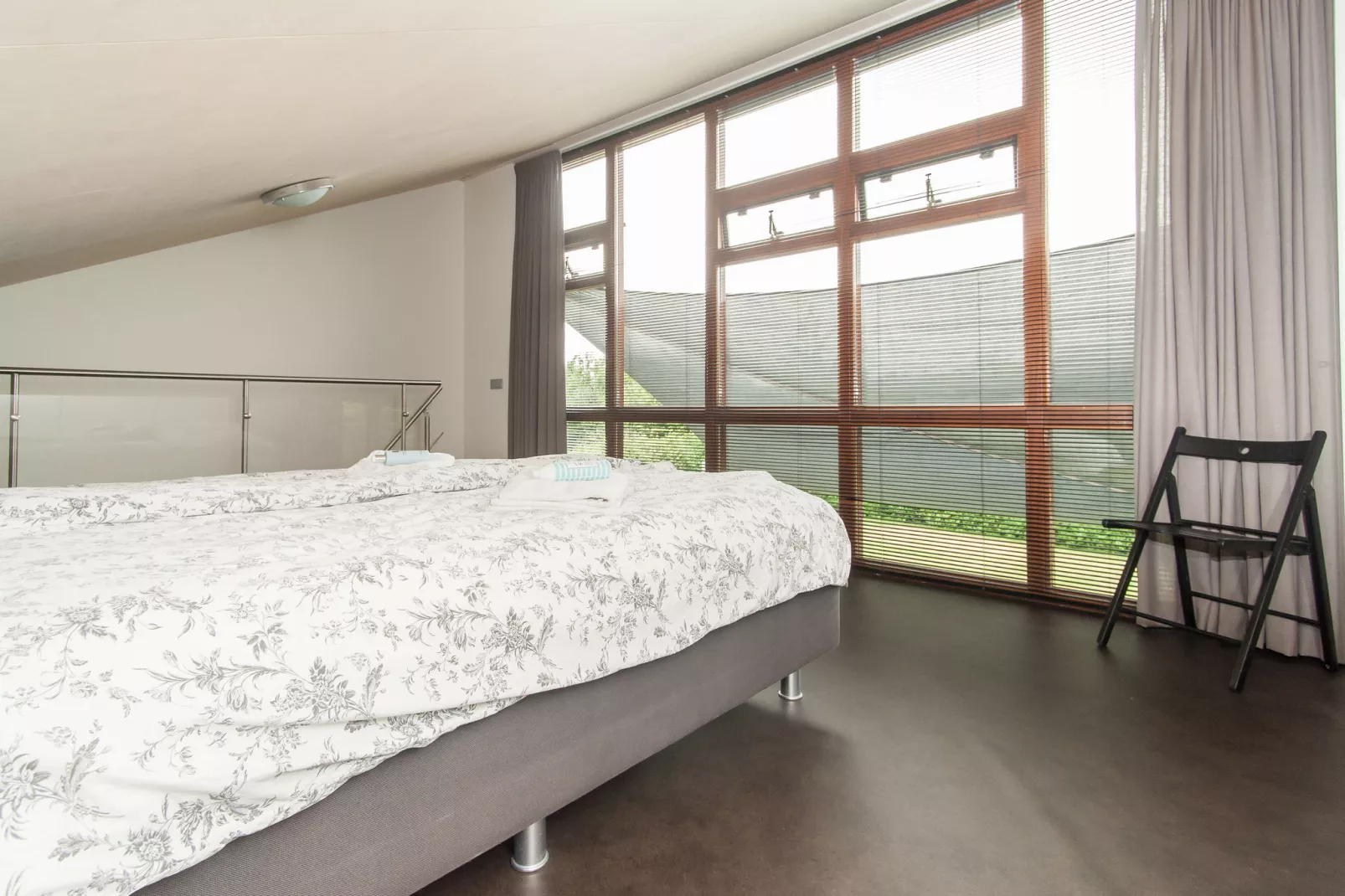 Modern vakantiehuis gelegen tegen de duinen tussen Schoorl en Bergen-Slaapkamer