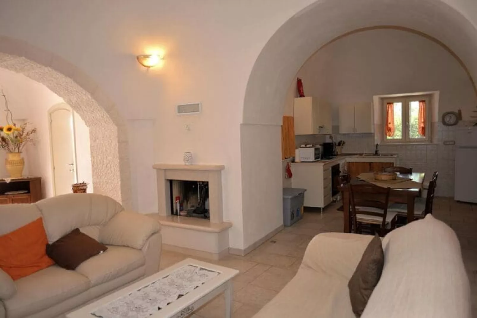 Holiday home Cisternino-Trullo Ulivo Antico-Woonkamer