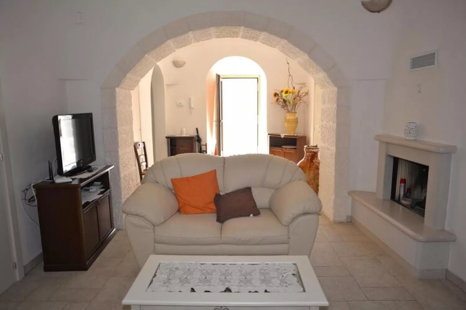 Holiday home Cisternino-Trullo Ulivo Antico-Woonkamer