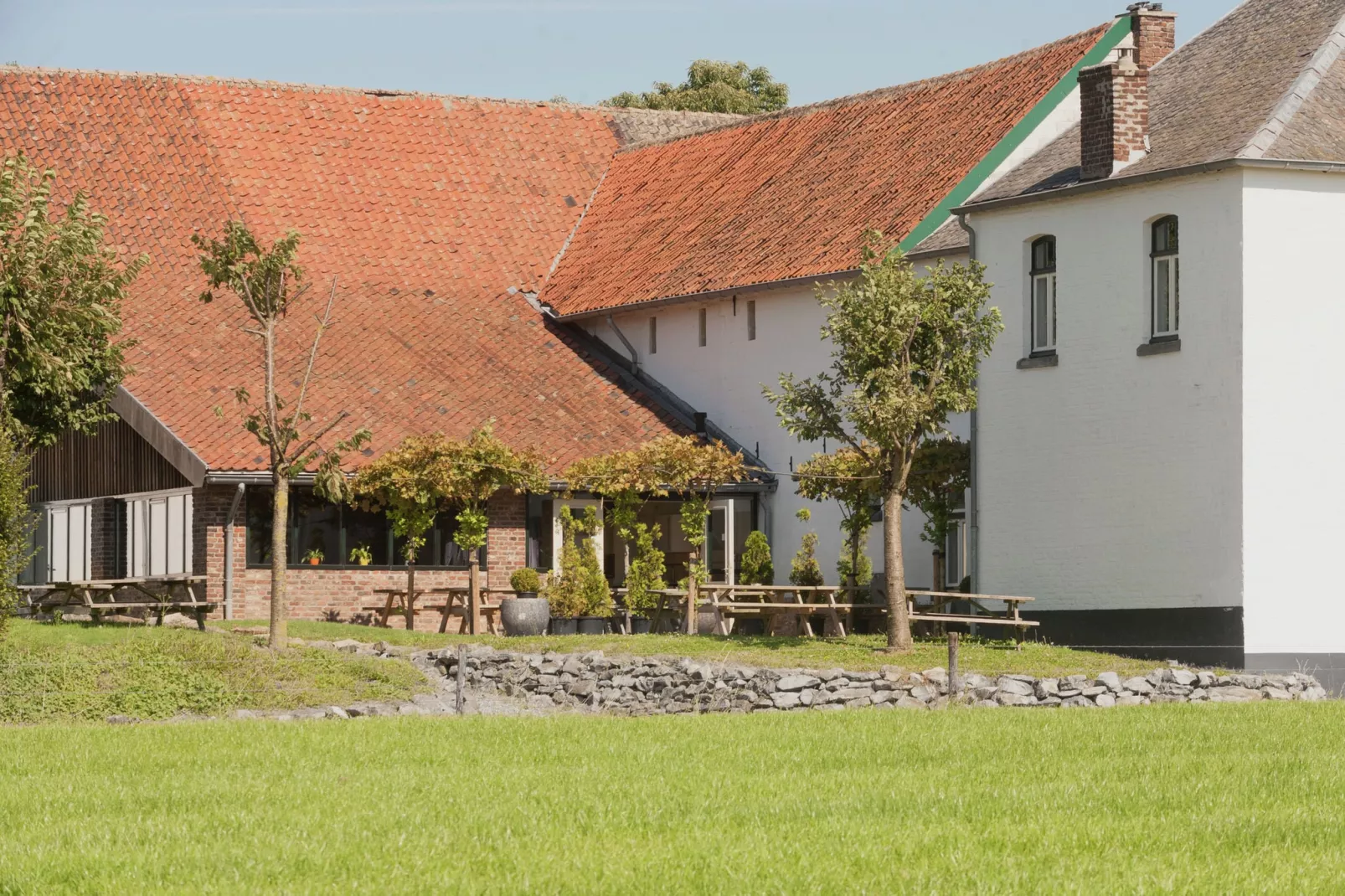 Hoeve de Drogenberg-Buitenkant zomer