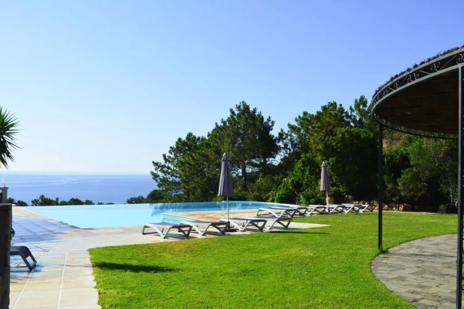 Residence Mare e Monte Solenzara // Villa Alba F3-Tuinen zomer