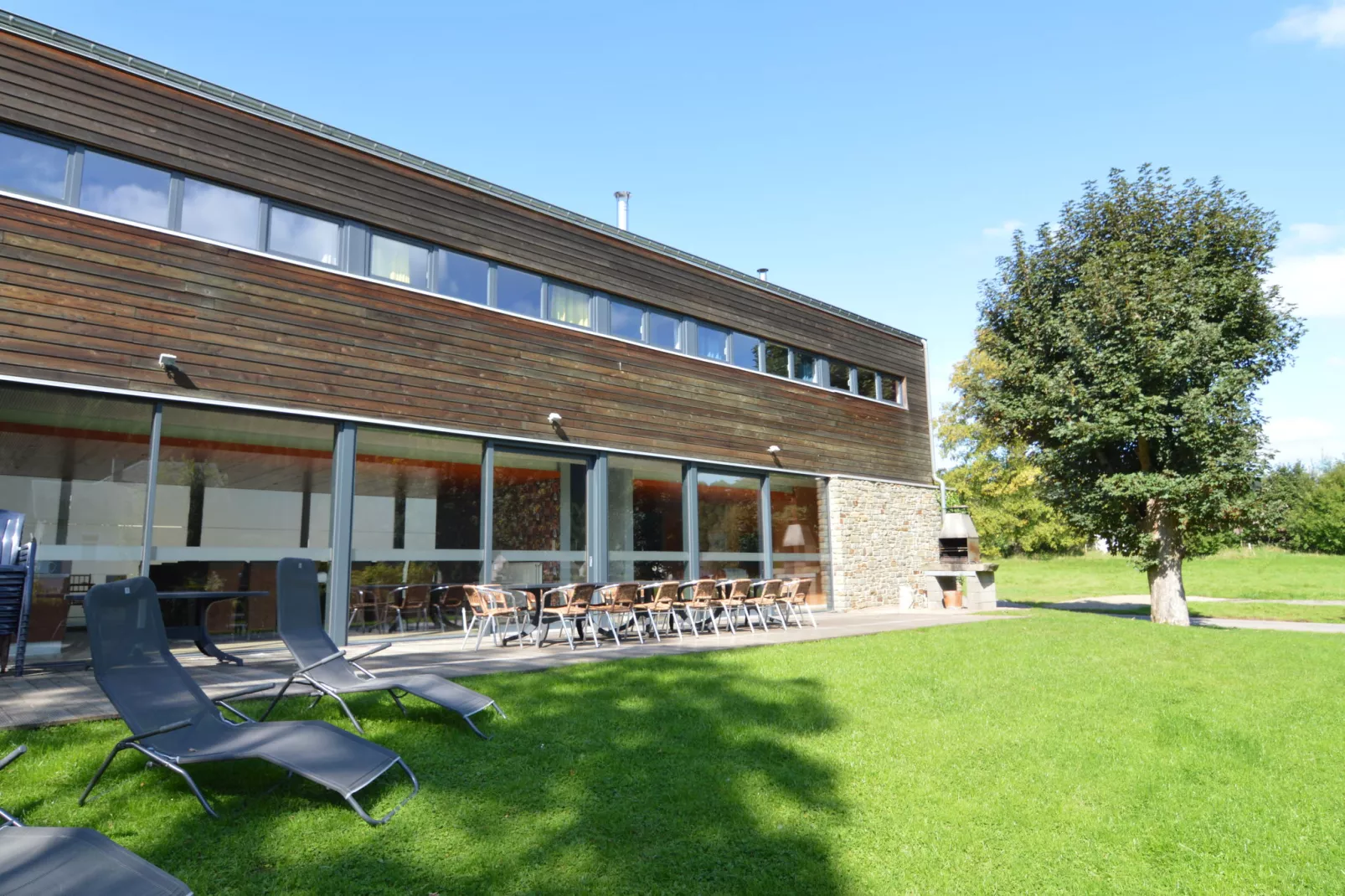 Villa de la Warche-Buitenkant zomer