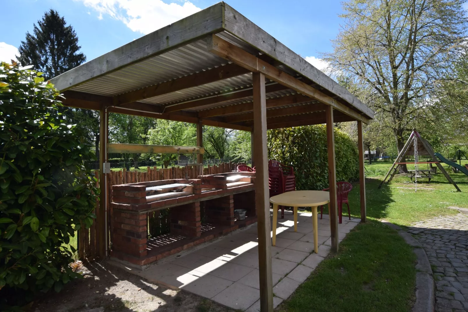 La petite ferme du noyer-Tuinen zomer