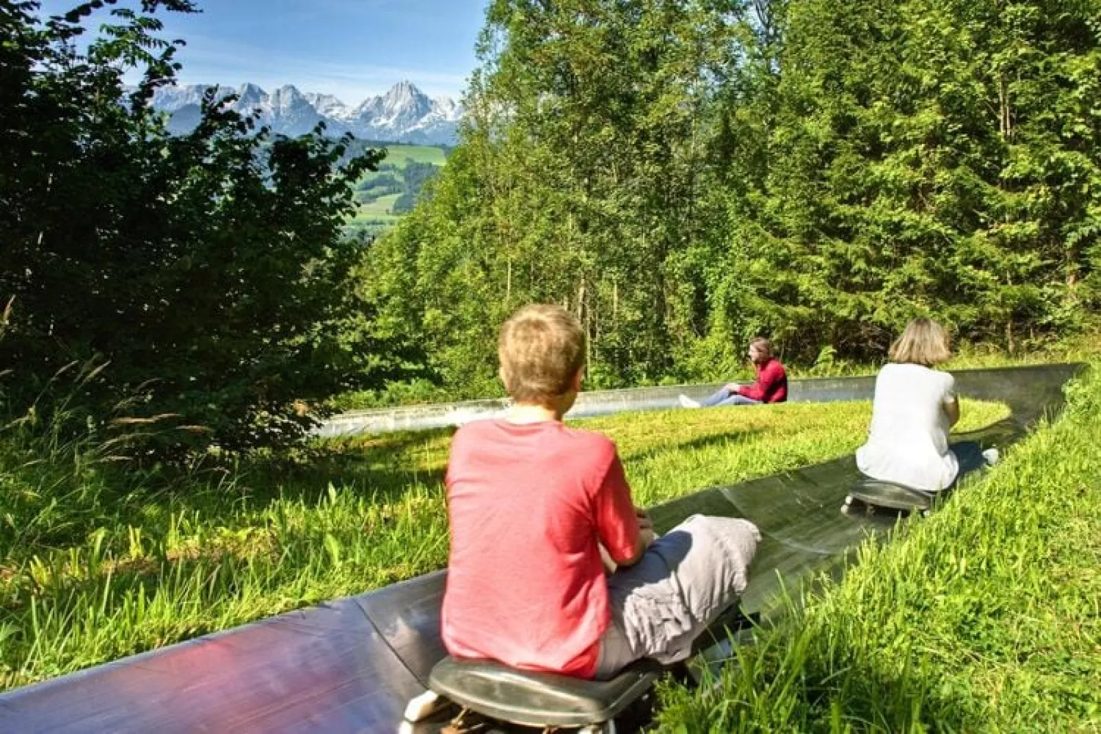 Appartement in Hinterstoder met parkeerplaats-Tuinen zomer