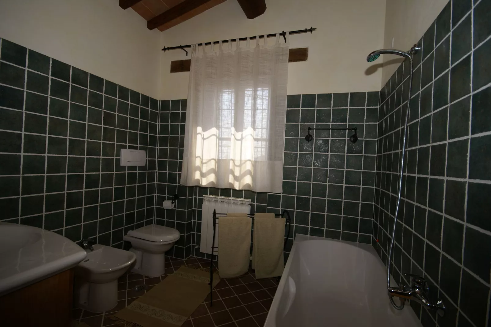 Villa Monte Acuto-Badkamer