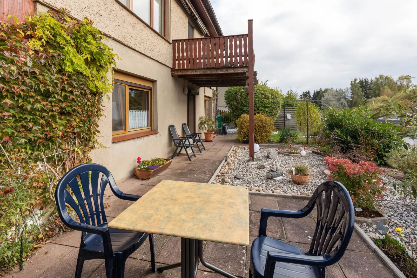 Hübsche Ferienwohnung am See nur 500m-Terrasbalkon