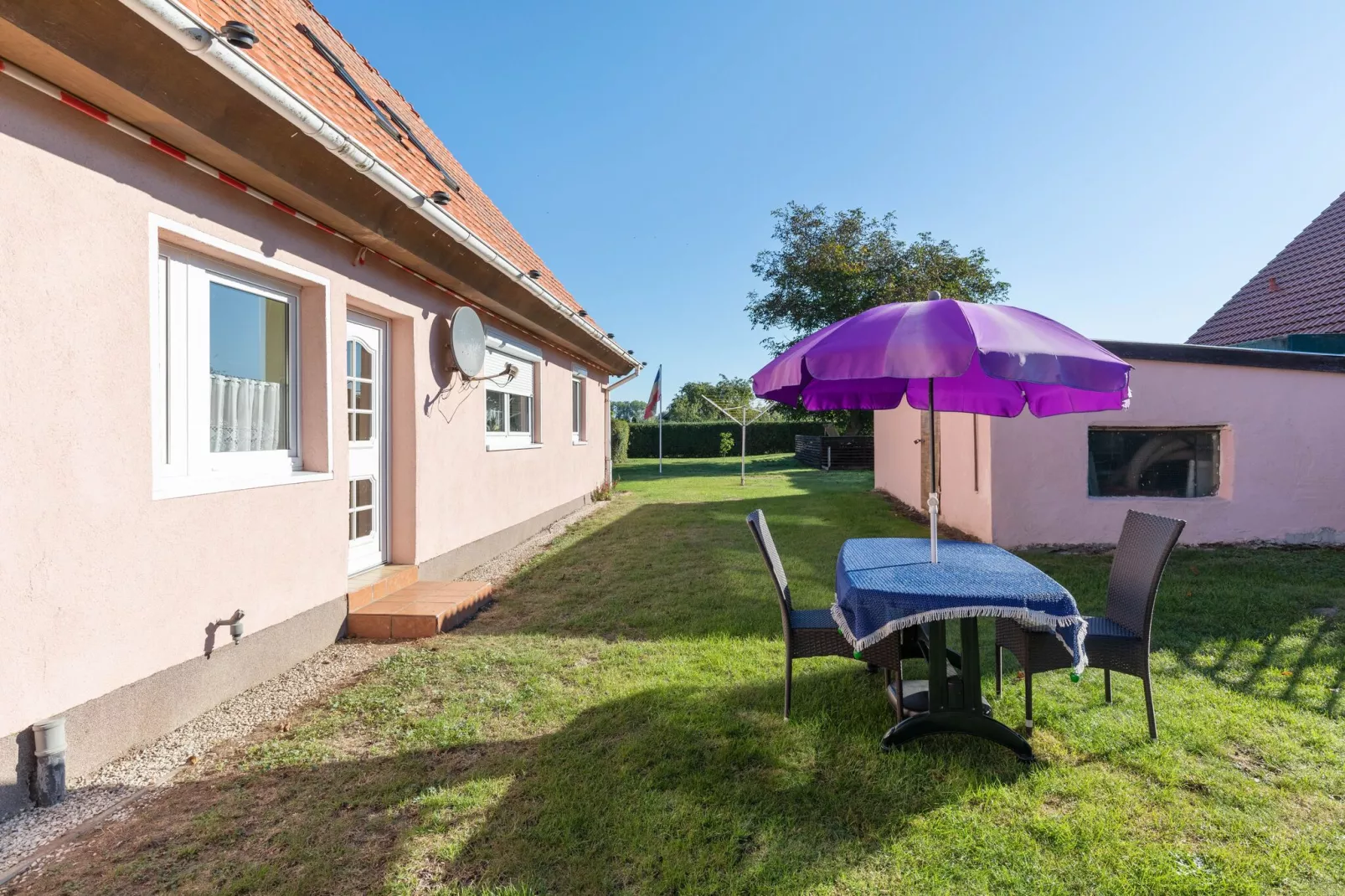 Teßmannsdorf am Salzhaff-Buitenkant zomer