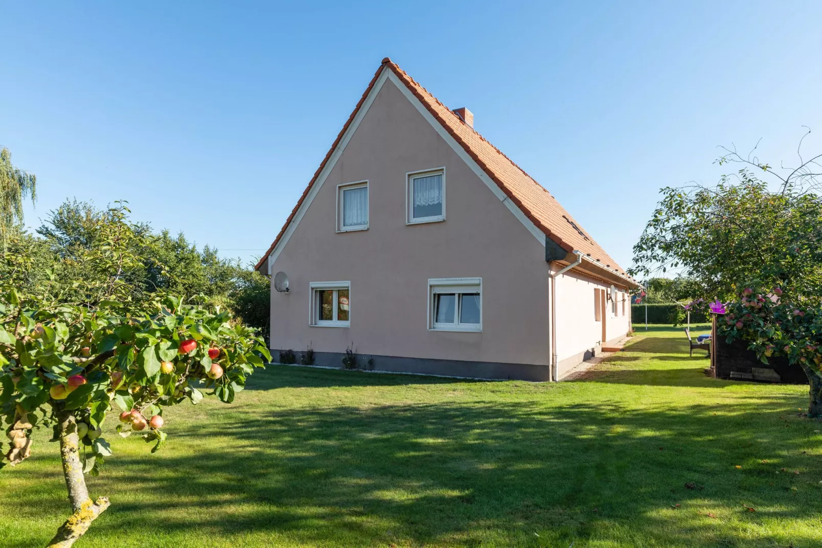 Teßmannsdorf am Salzhaff-Buitenkant zomer