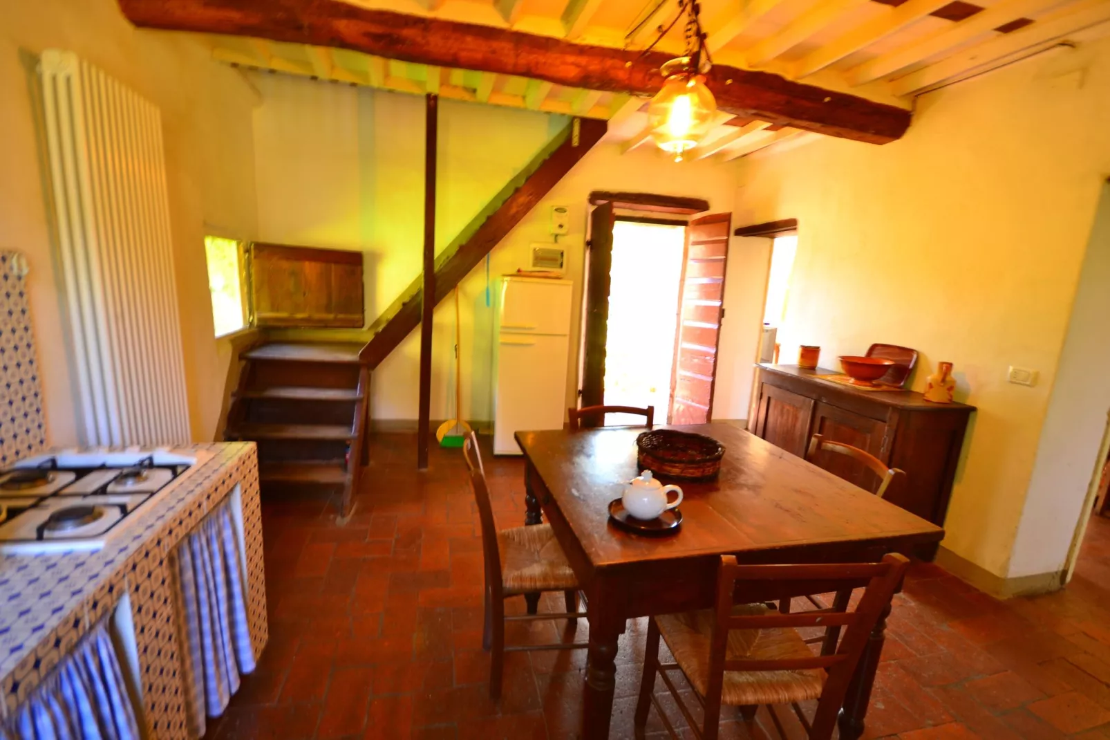 Mooi ouderwets en gezellig vakantiehuis met zwembad in een landelijke omgeving-Keuken