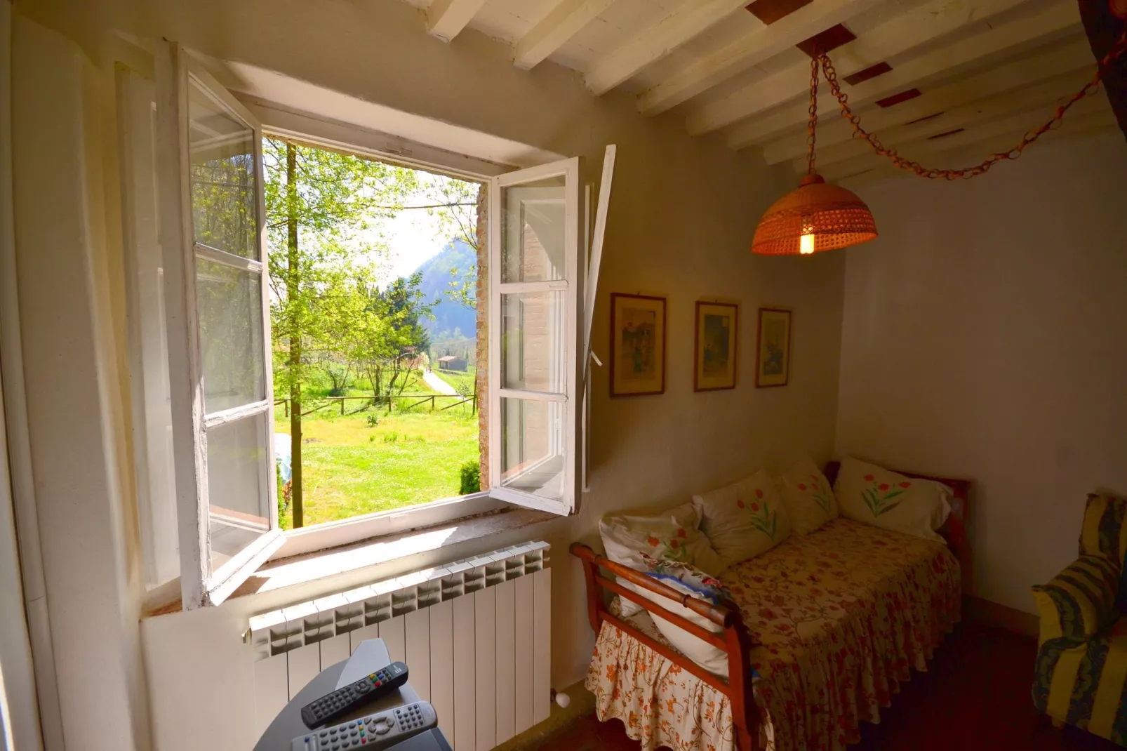 Mooi ouderwets en gezellig vakantiehuis met zwembad in een landelijke omgeving