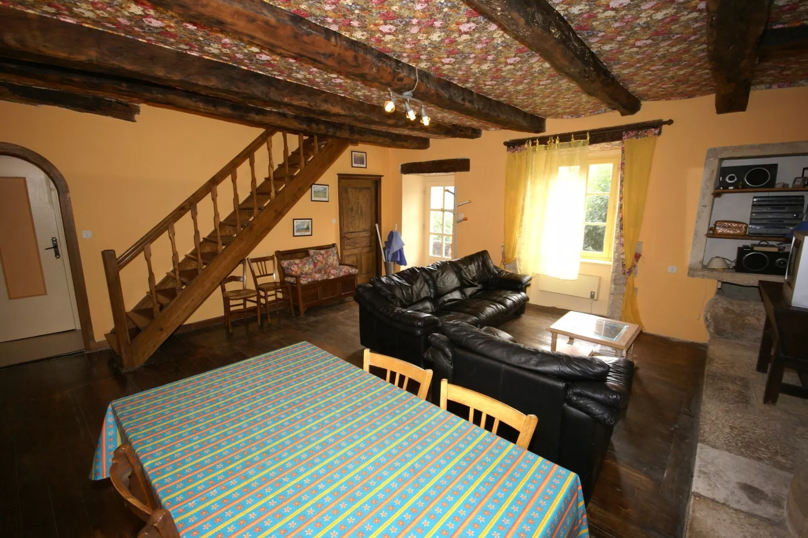 Saint-Geniez-d'Olt-Eetkamer