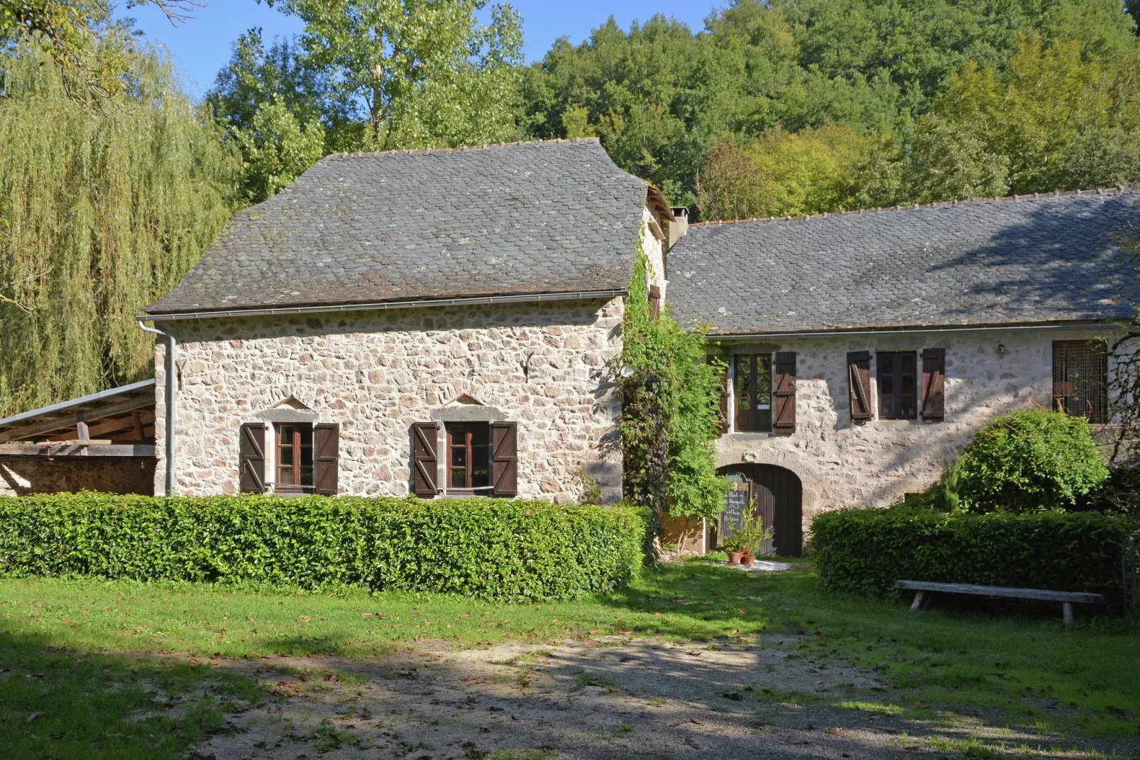 Moulin rivière et piscine-Buitenkant zomer